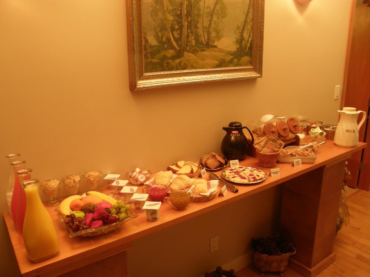 Cedar Wood Lodge Bed & Breakfast Inn Port Alberni Exterior photo